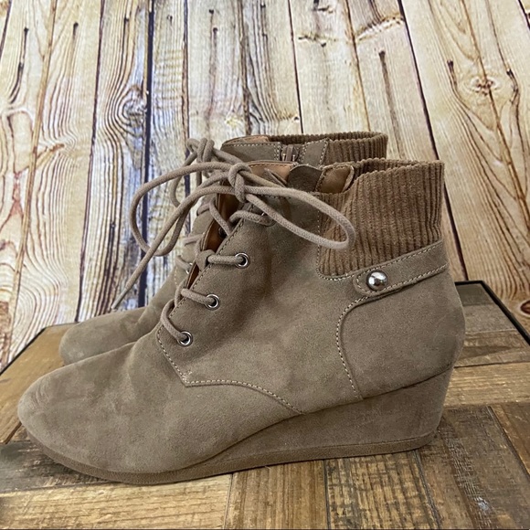 Taupe lace up justice booties size 8 - Picture 5 of 10